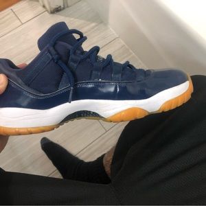 Men’s Jordan retro 11’s navy gum. Size 11